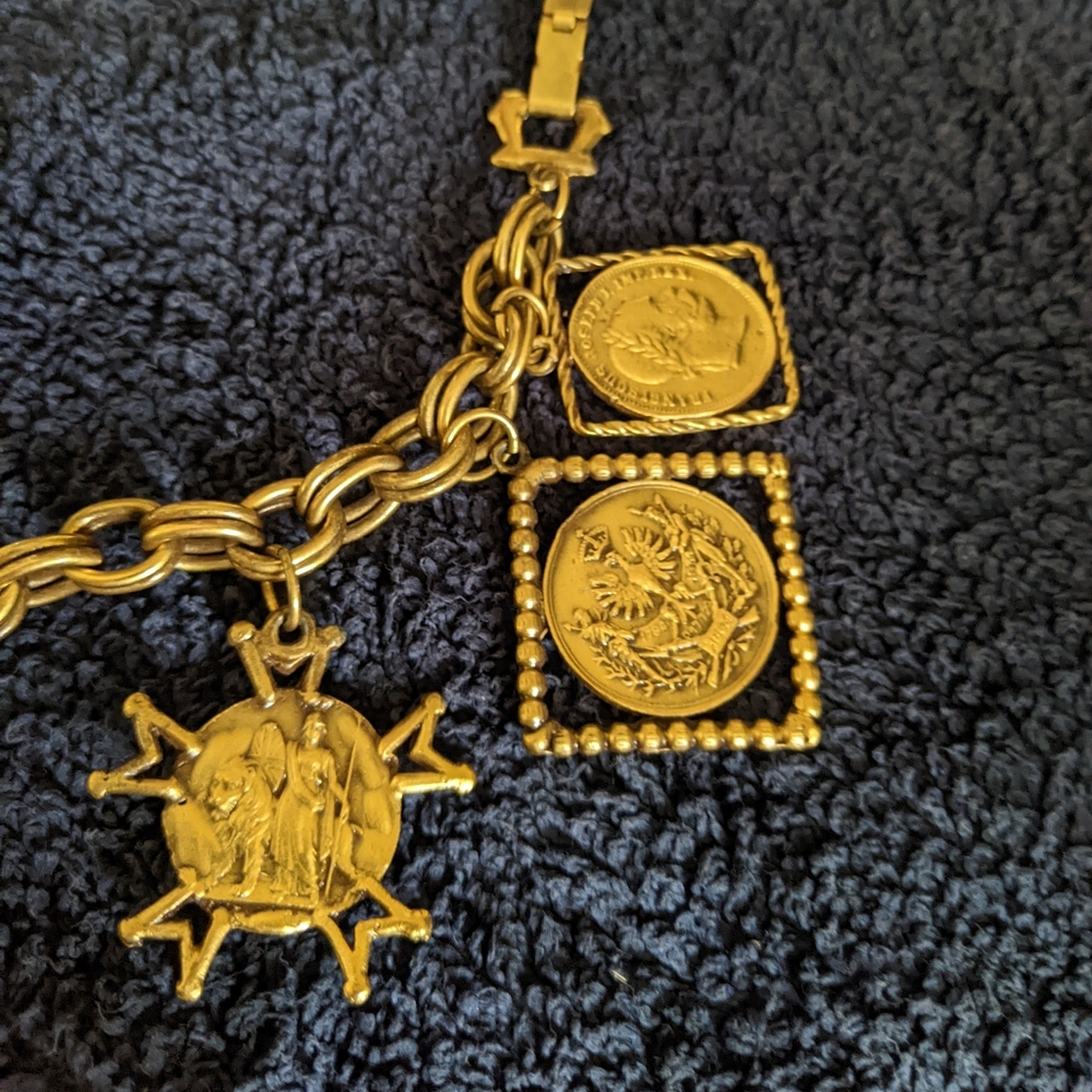 Vintage Signed Hattie Carnegie Bracelet, gold-tone costume jewelry